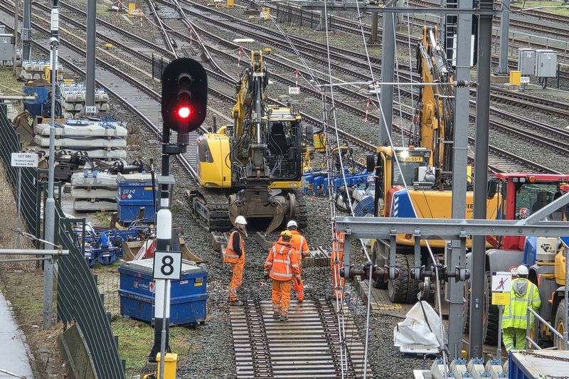 Werkzaamheden aan verbreding perron Utrecht Centraal